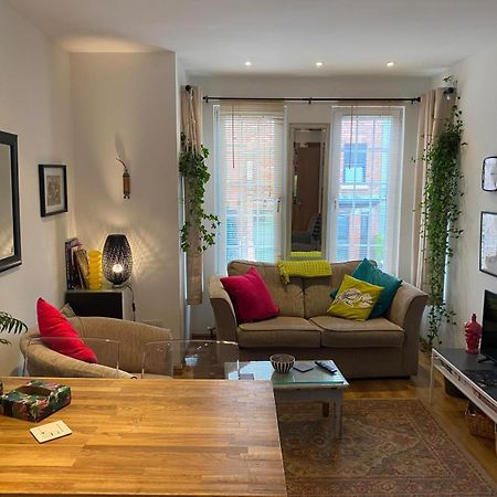 True Colours Apartment In Central Location Bangor  Dış mekan fotoğraf