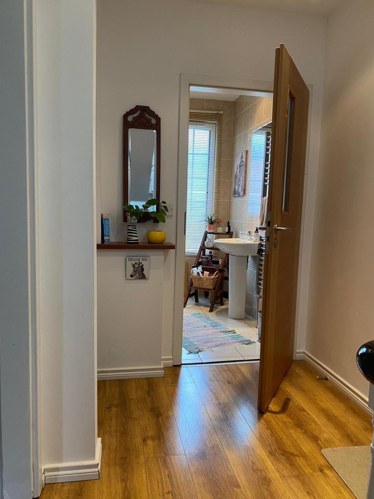 True Colours Apartment In Central Location Bangor  Dış mekan fotoğraf